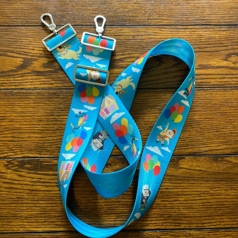 Harvey’s Seatbelt Up Disney click n carry strap EUC